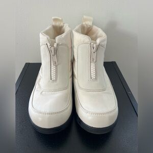 White Ankle Boots with Front Zipper and Rounded Toe